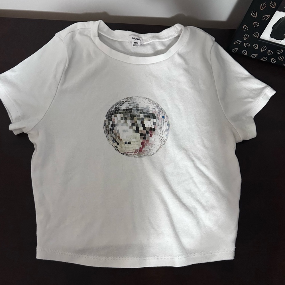 Garage White graphic crop tee